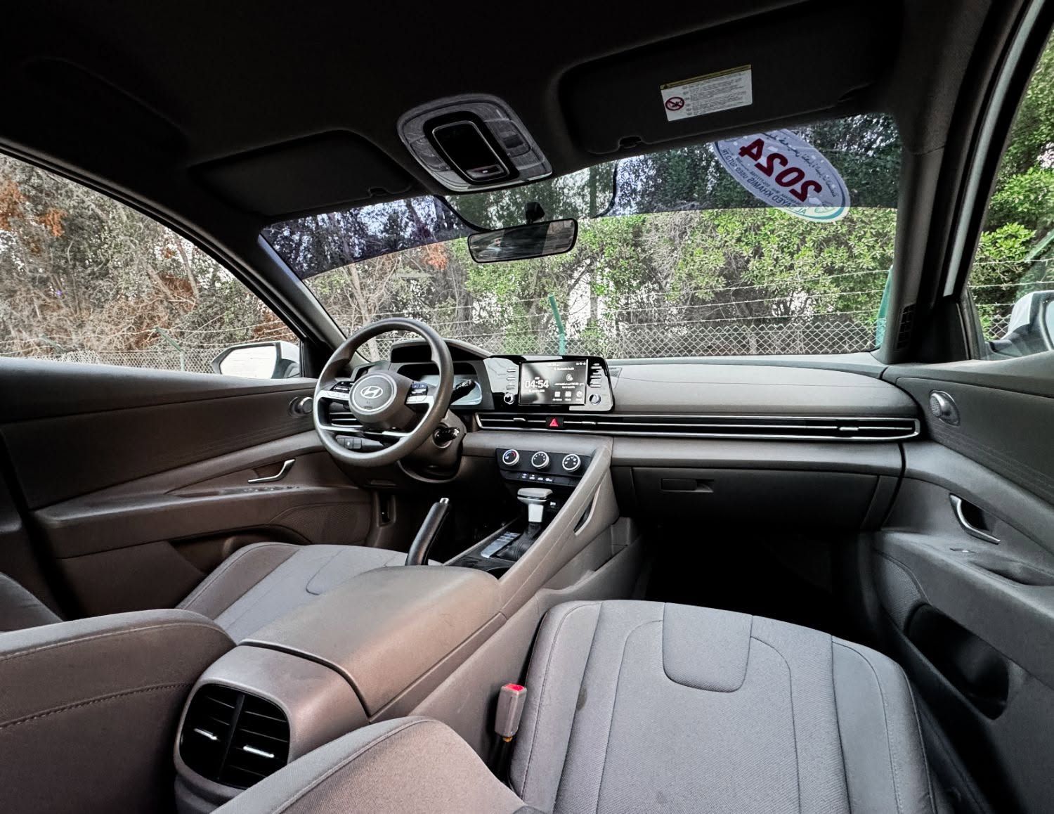 2024 Hyundai Elantra photo 4