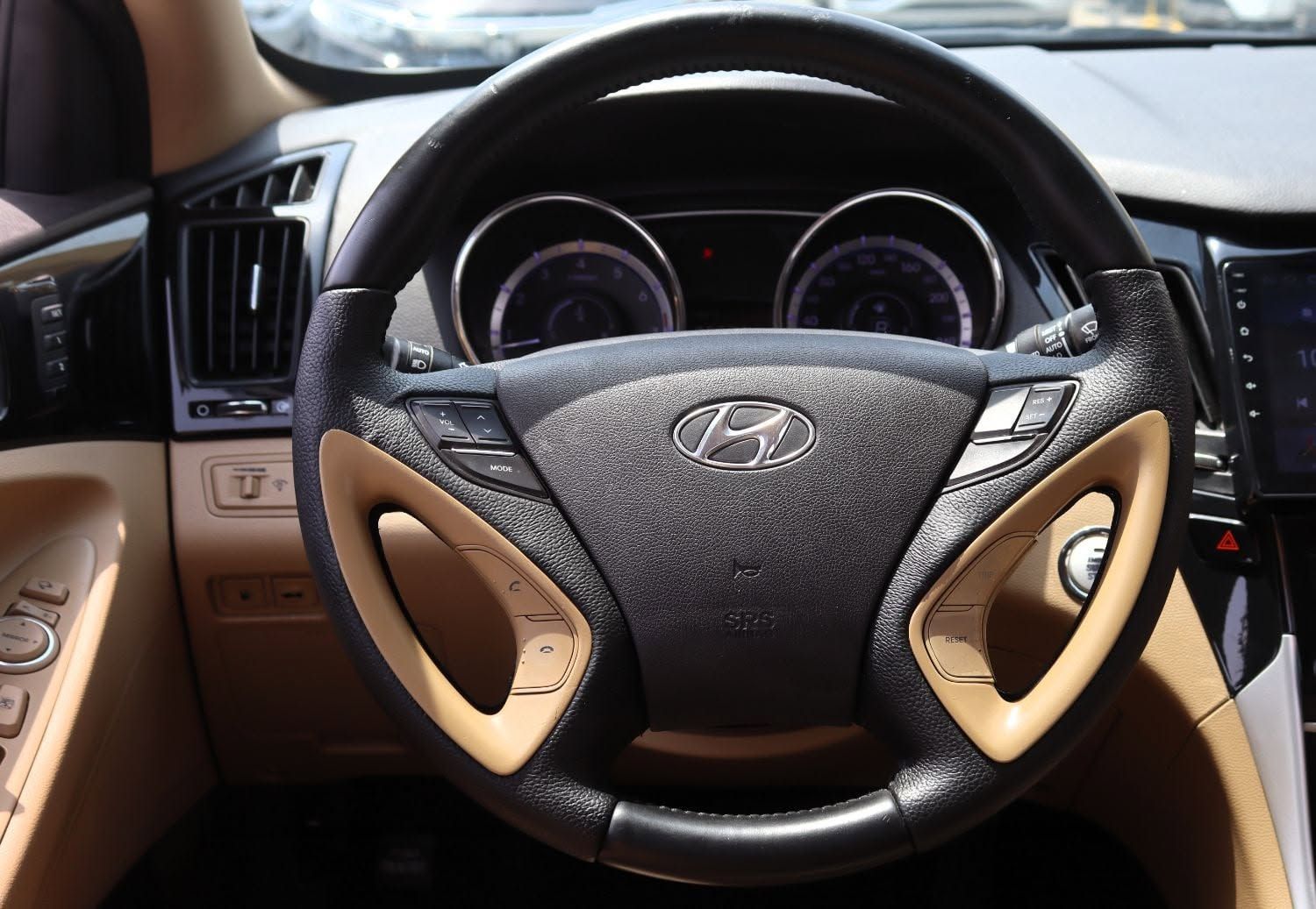 2011 Hyundai Sonata photo 3