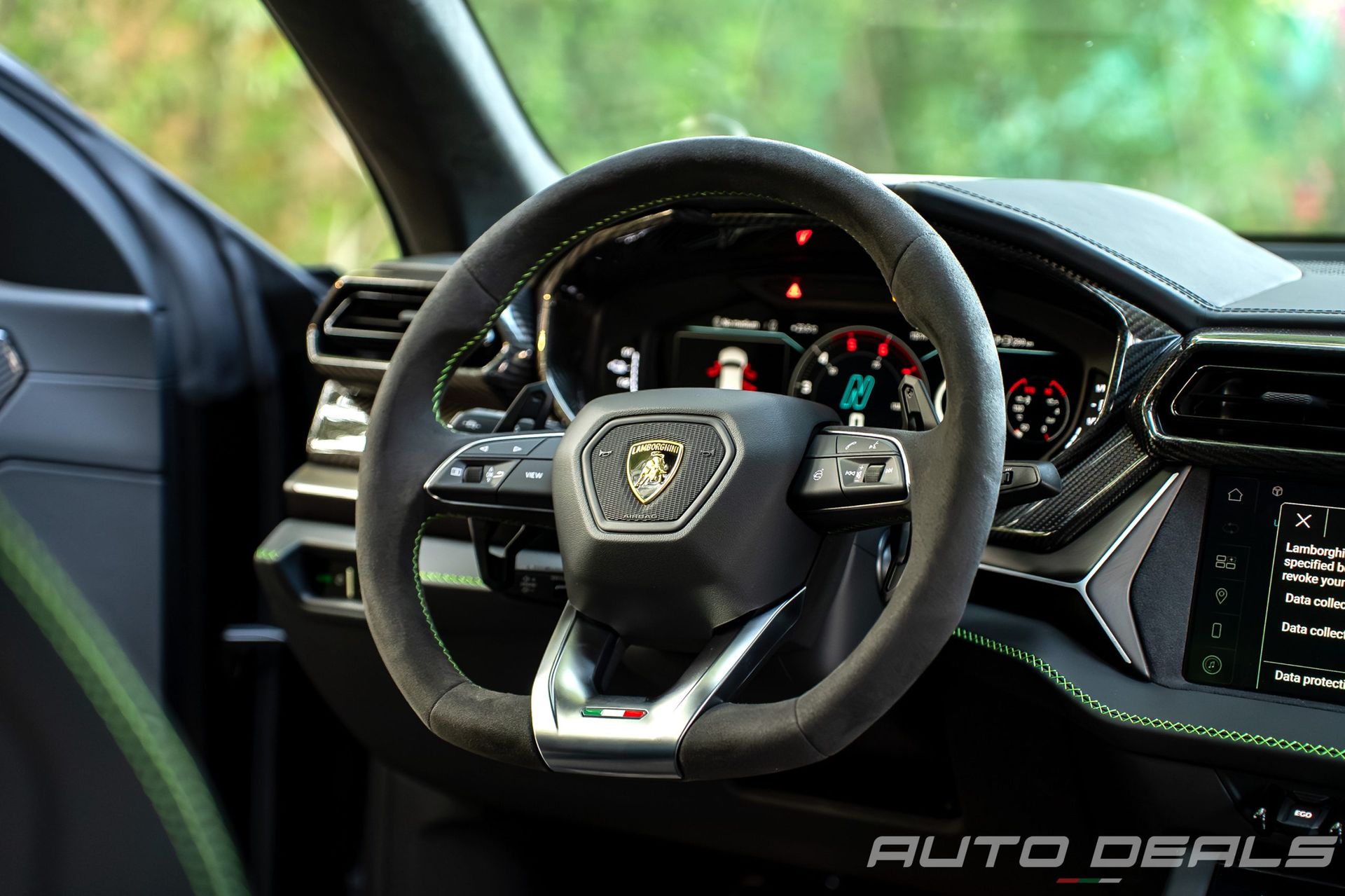 2025 Lamborghini Urus photo 5
