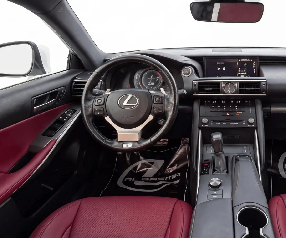 2018 Lexus IS photo 5