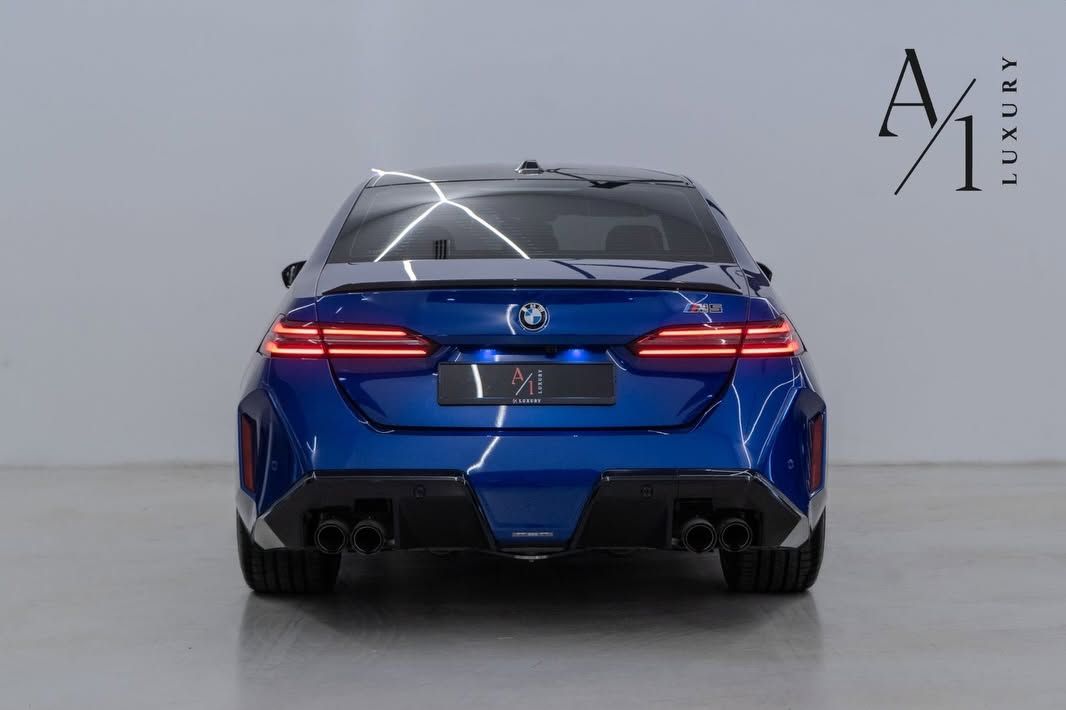 2025 BMW M5 photo 2