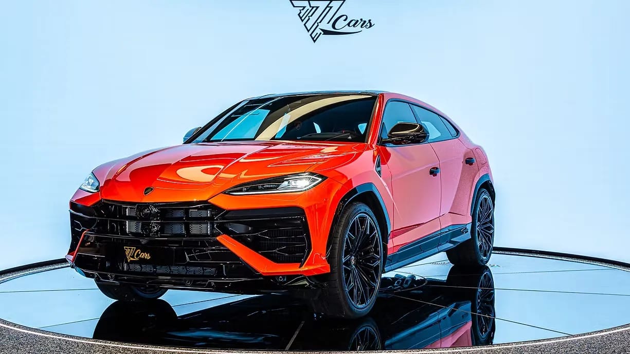 2026 Lamborghini Urus photo 2