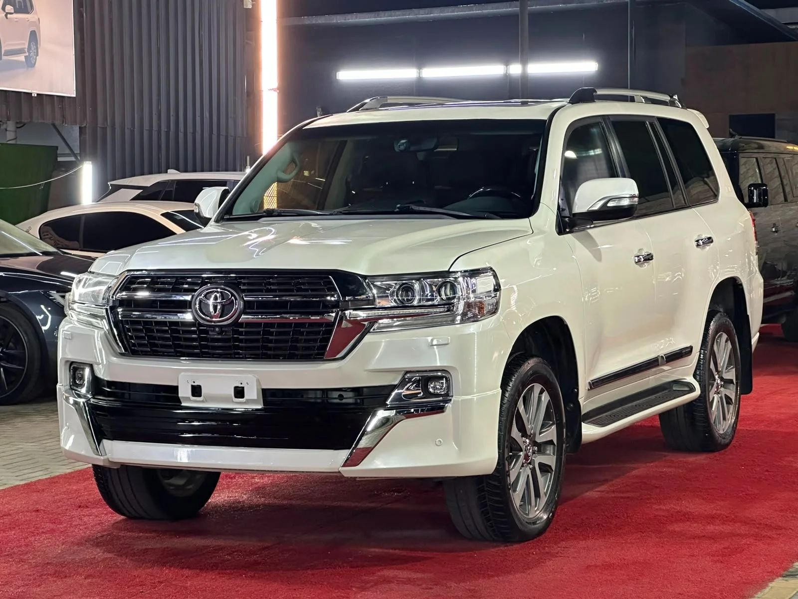 2016 Toyota Land Cruiser photo 2