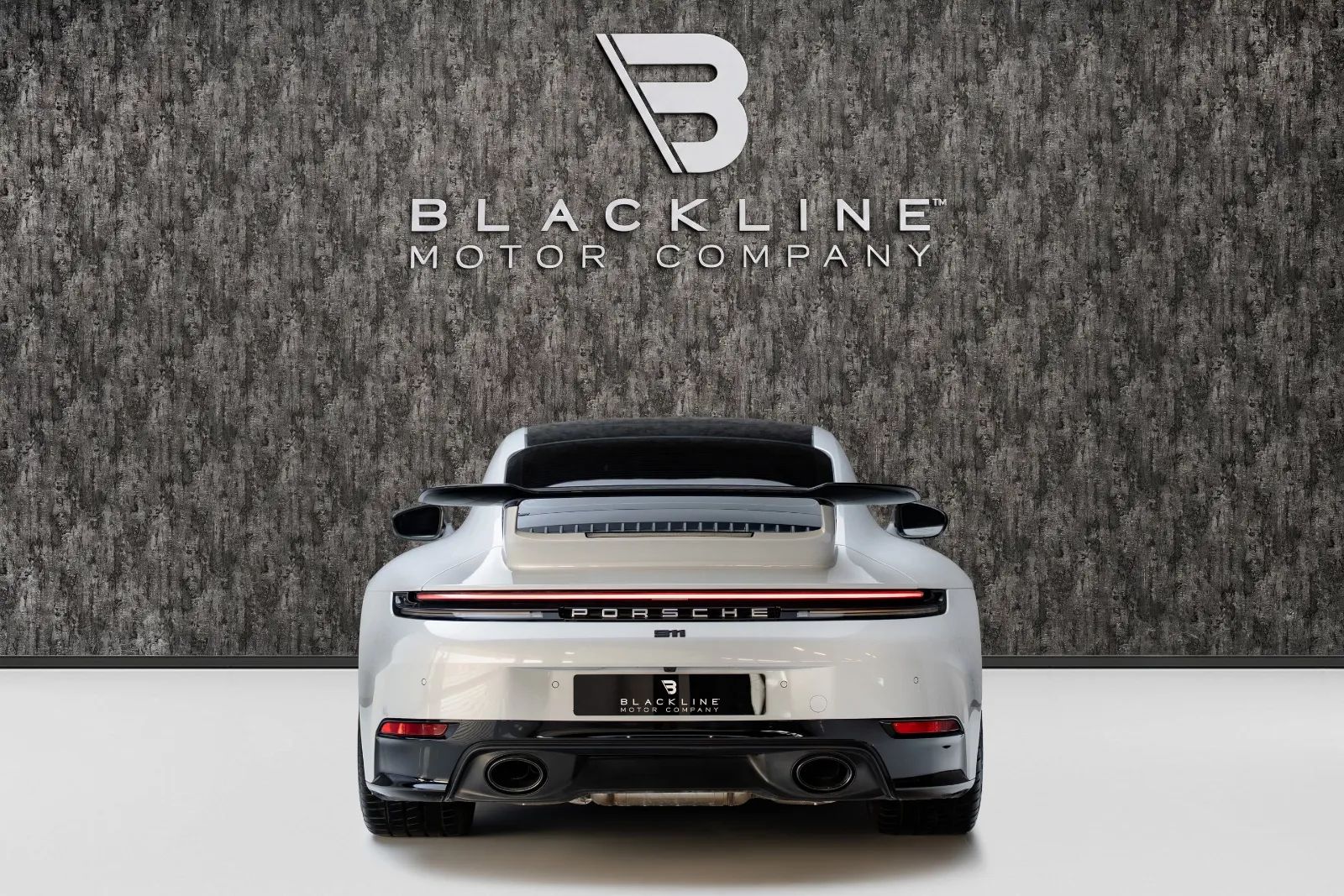 2025 Porsche 911 photo 3