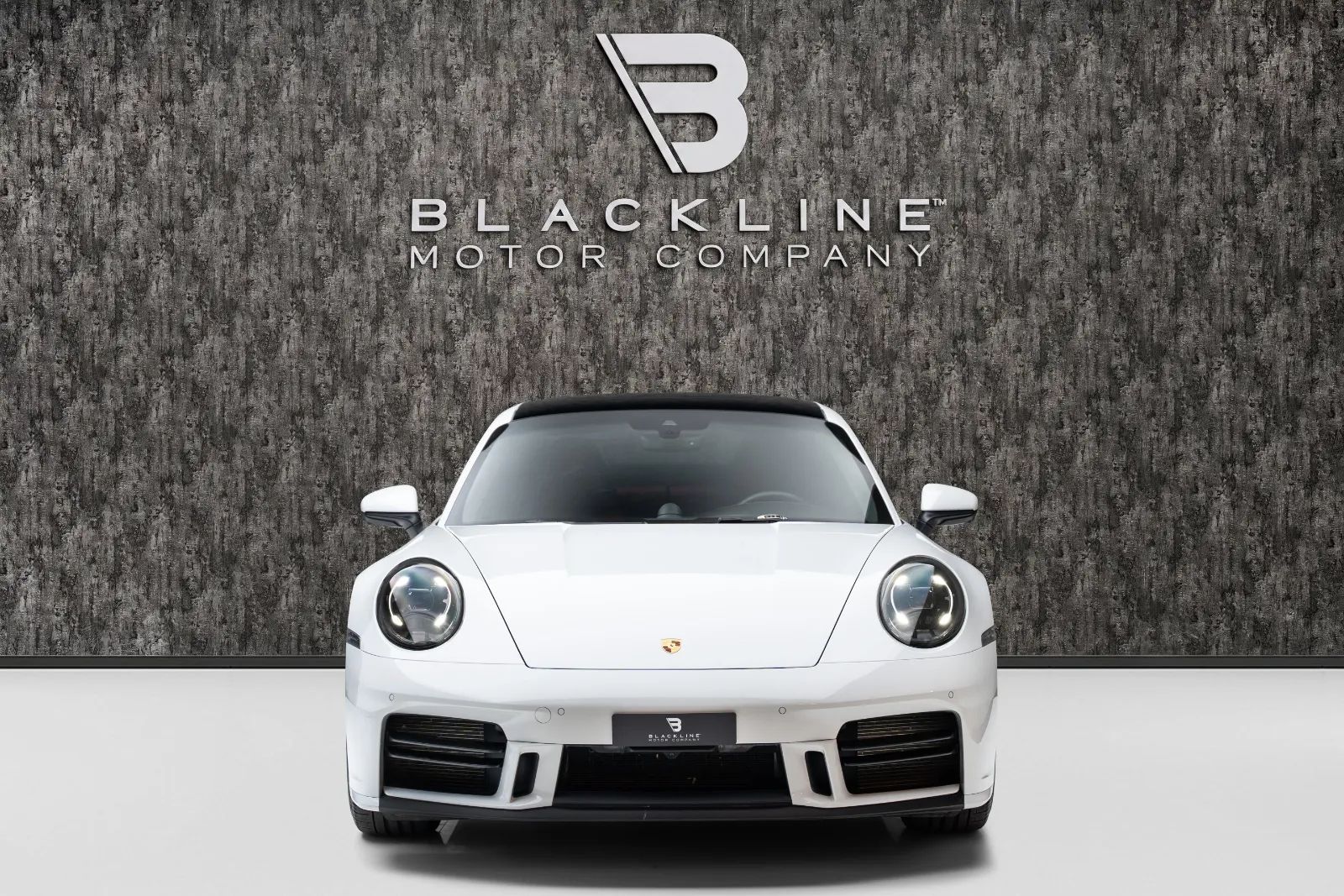 2025 Porsche 911 photo 2