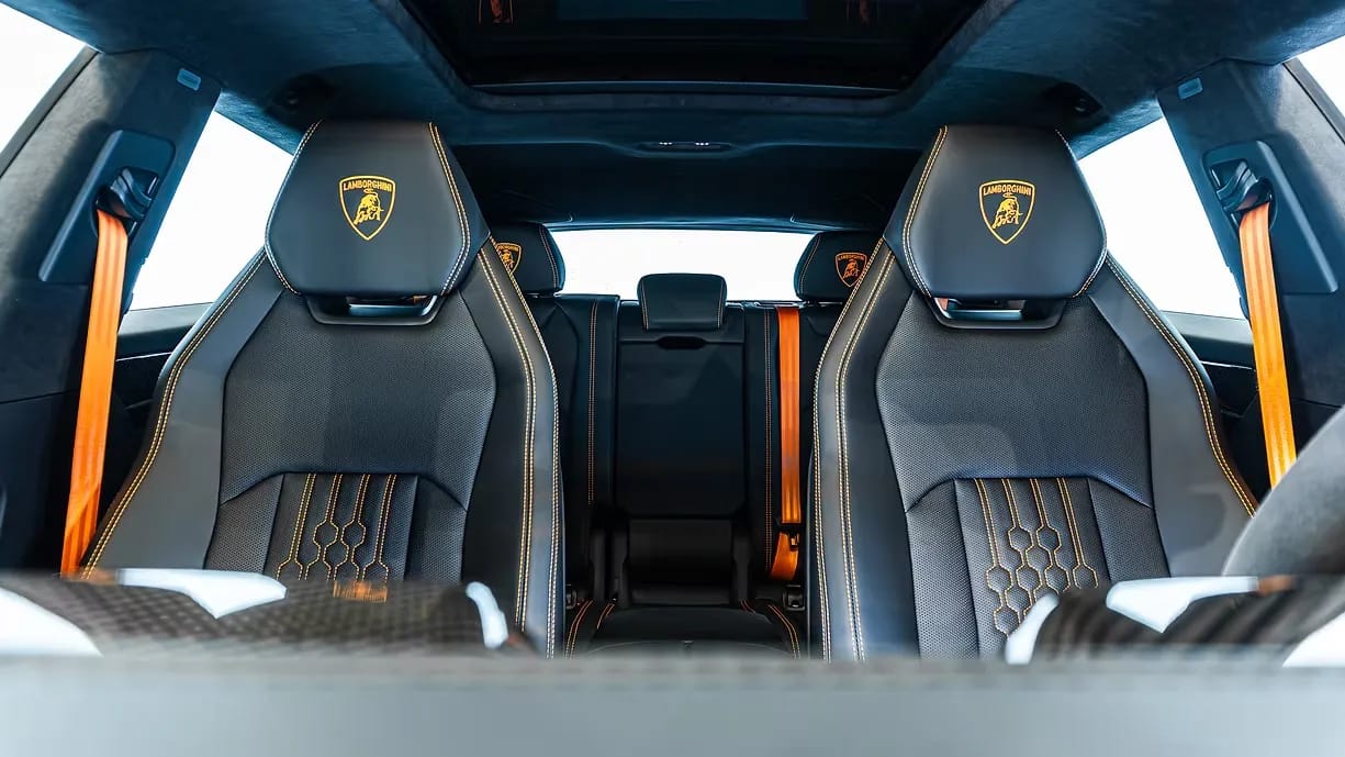 2026 Lamborghini Urus photo 5