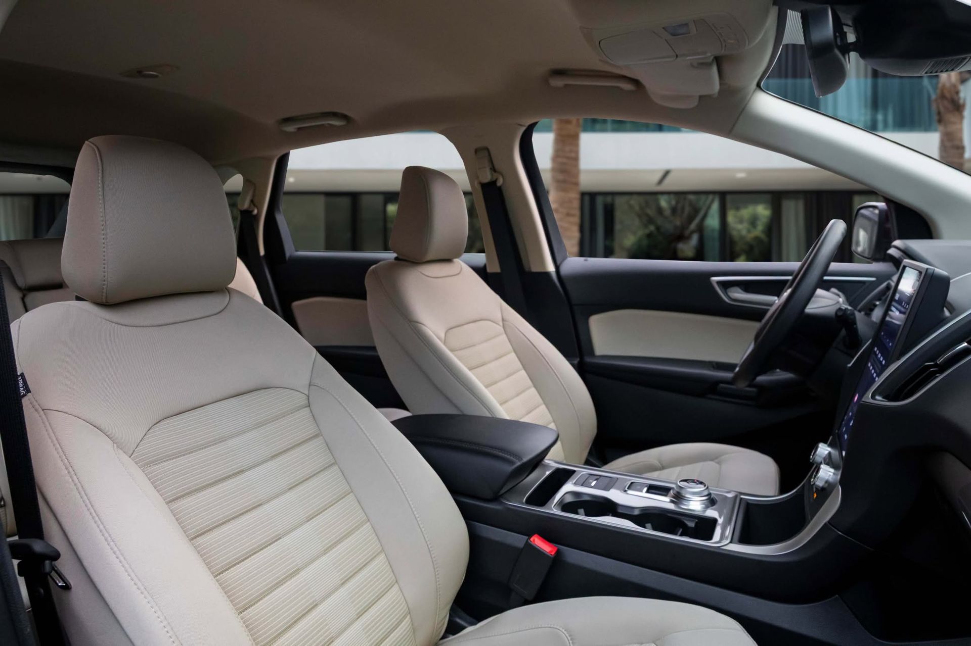 2023 Ford Edge photo 2