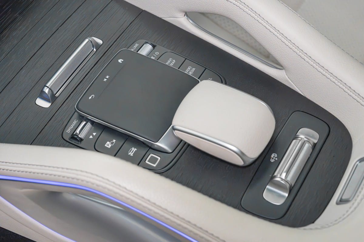 2025 Mercedes-Benz GLS photo 4