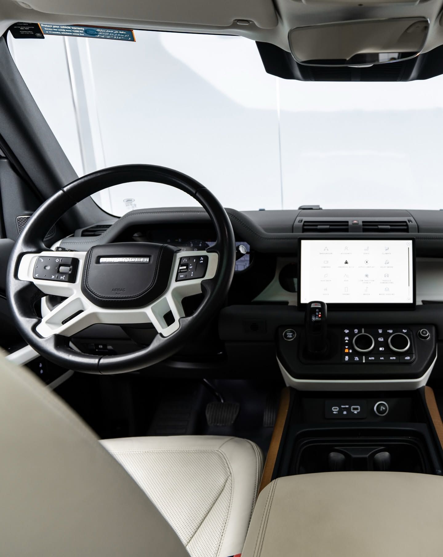 2023 Land Rover Defender photo 3