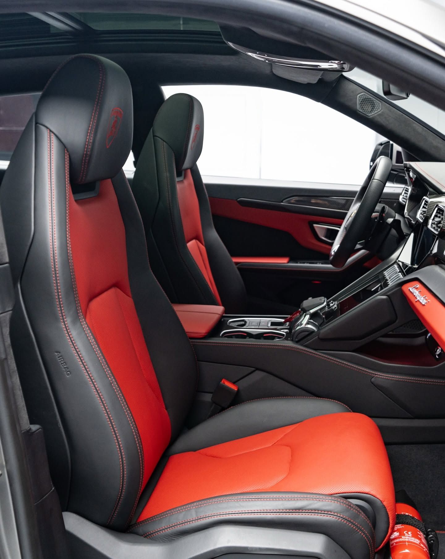 2022 Lamborghini Urus photo 5