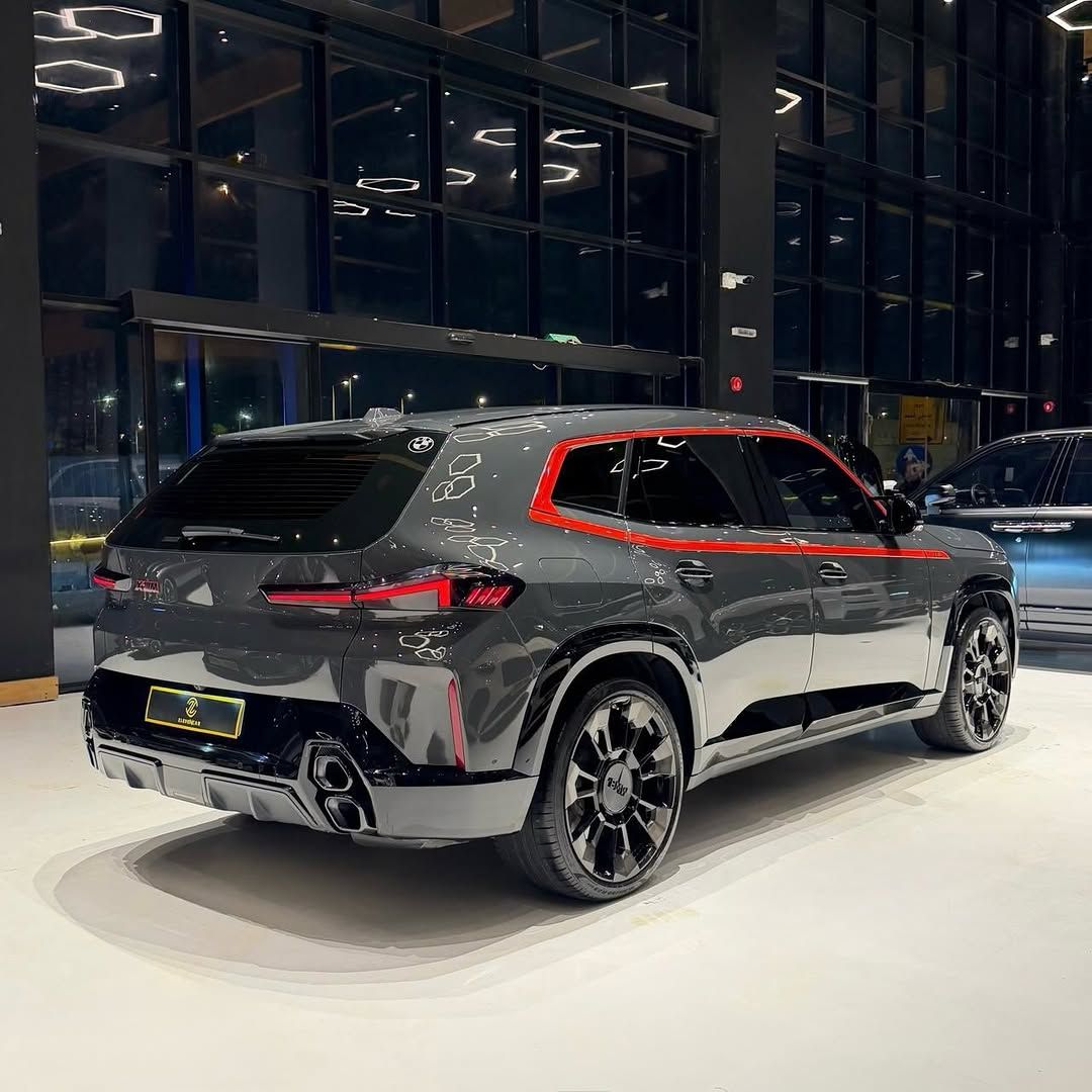 2025 BMW XM photo 4