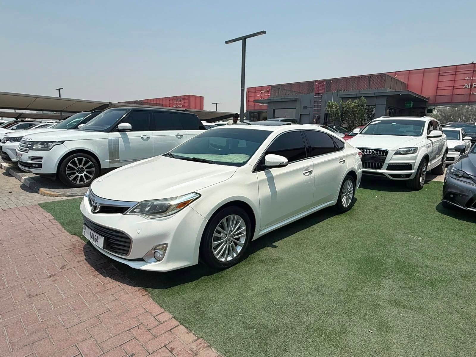 Buy Used Toyota Avalon Limited GCC V6, 168,000 Kms