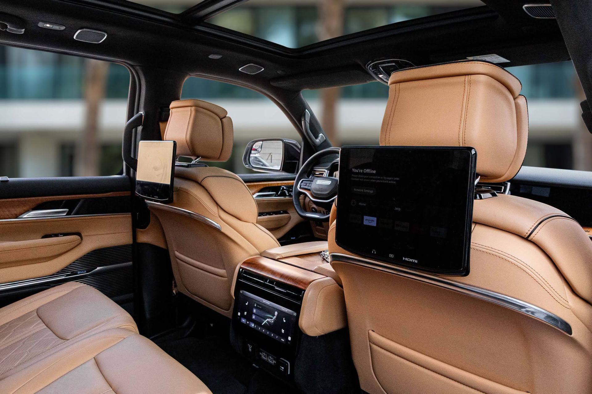 2023 Jeep Grand Wagoneer photo 4
