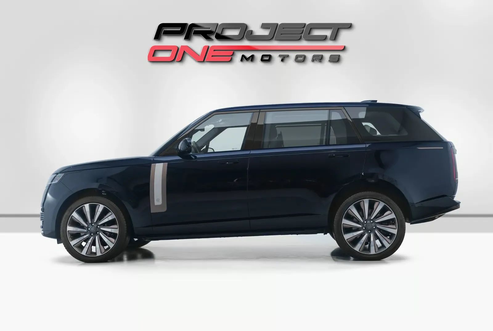 2026 Land Rover Range Rover SV photo 3