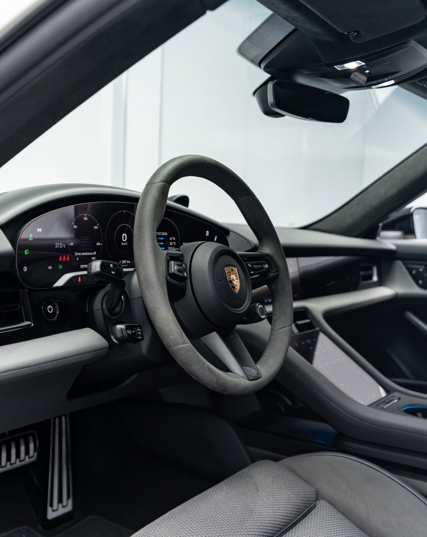 2024 Porsche Taycan photo 2