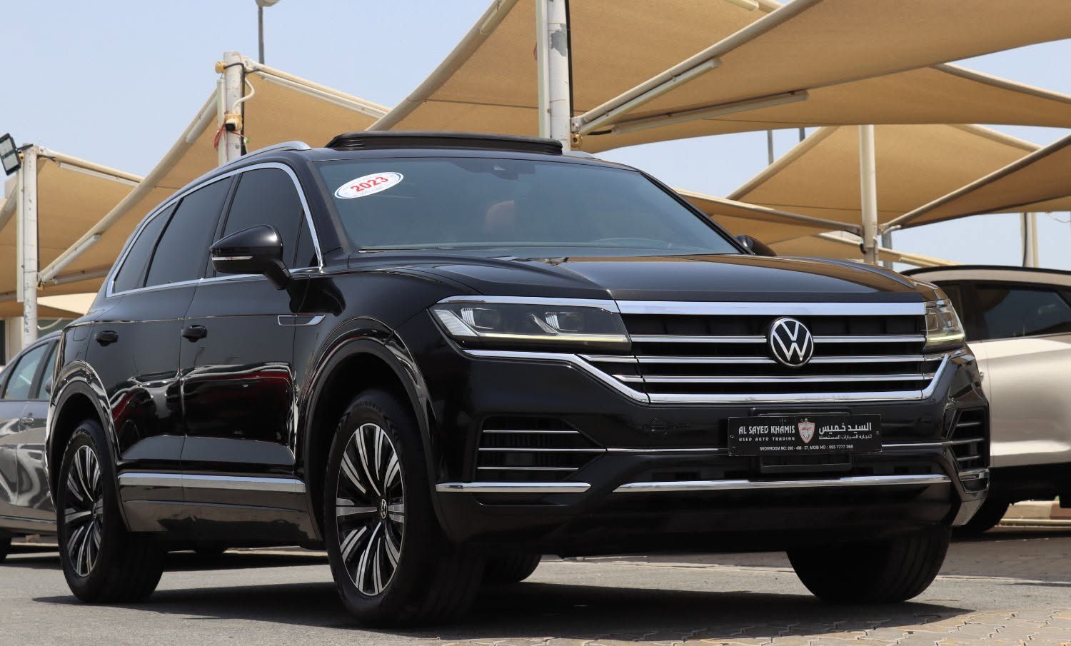 2023 Volkswagen Touareg photo 2
