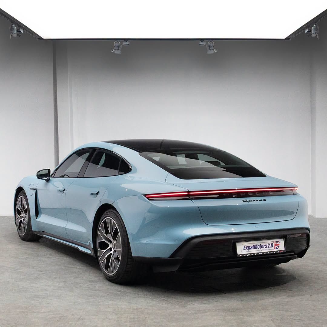 2021 Porsche Taycan photo 3