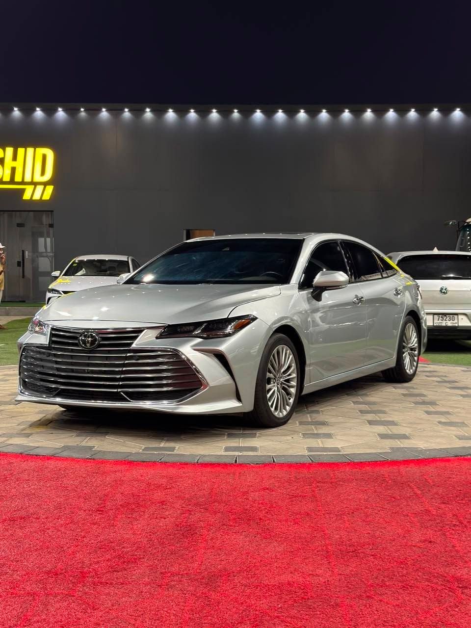 2021 Toyota Avalon photo 2