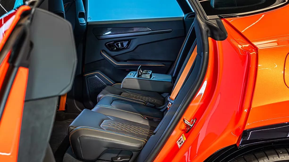 2026 Lamborghini Urus photo 4