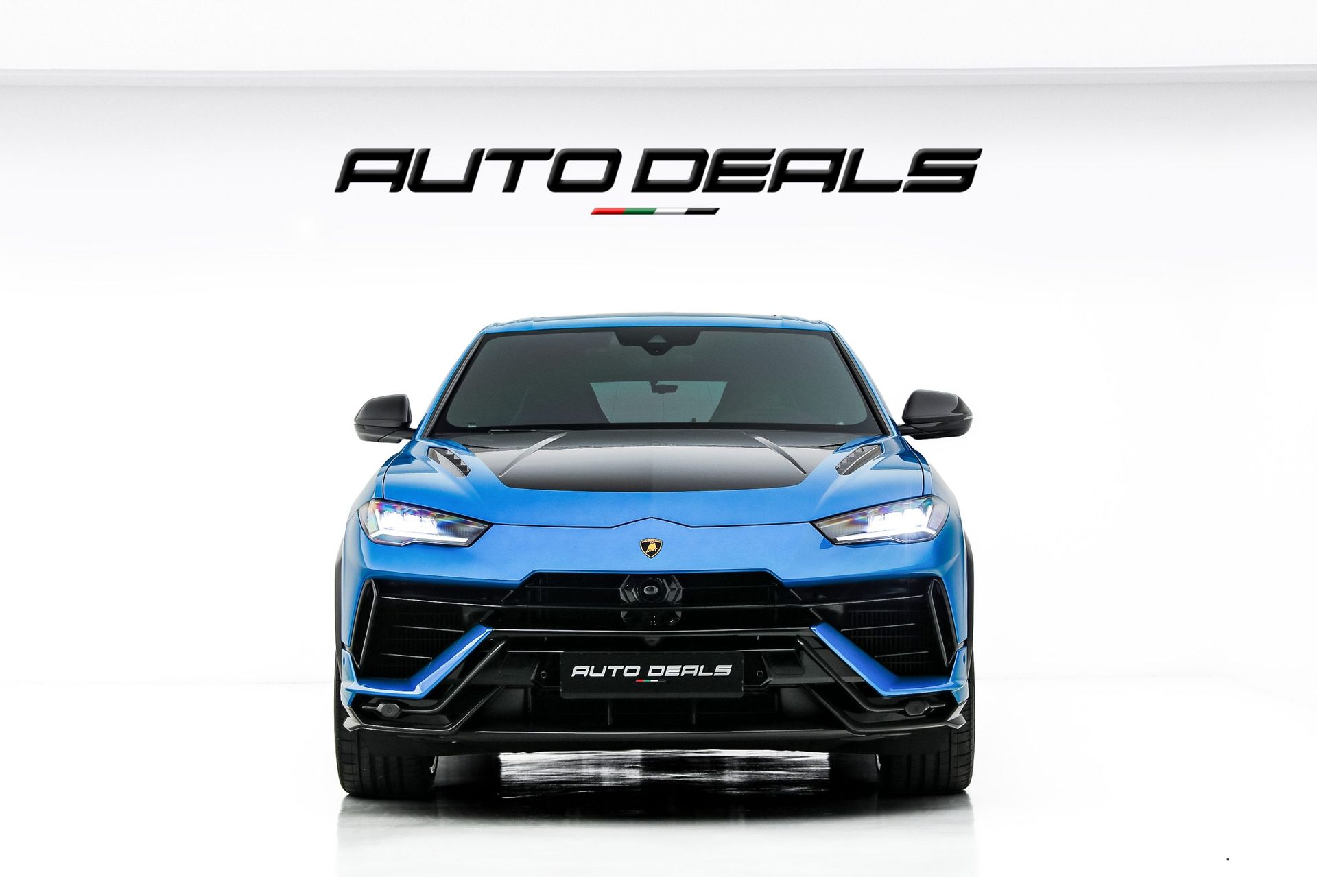 2024 Lamborghini Urus photo 2
