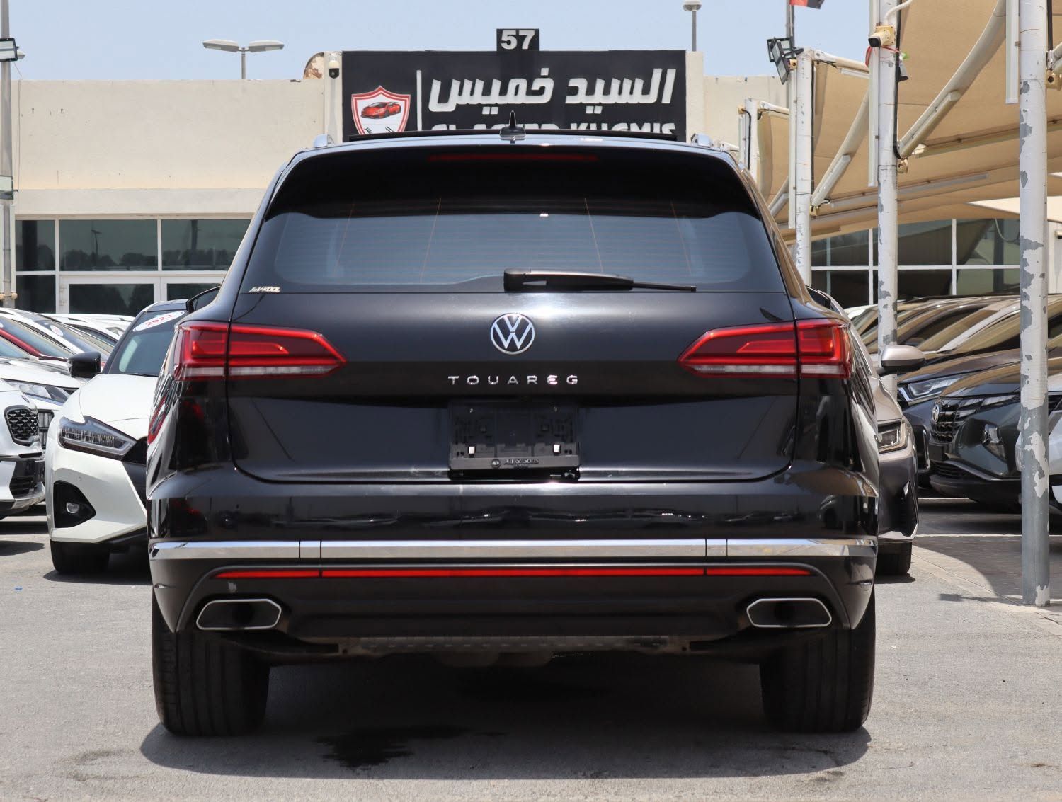 2023 Volkswagen Touareg photo 3
