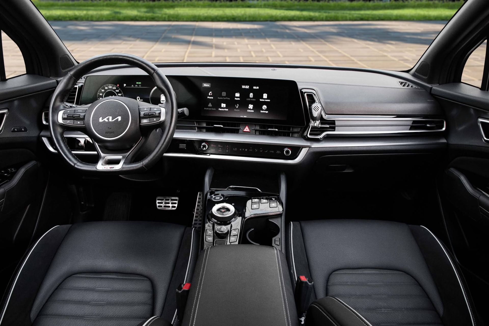 2024 Kia Sportage photo 2