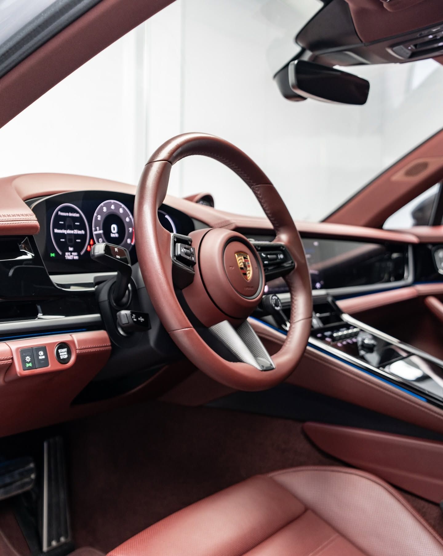 2025 Porsche Panamera photo 4