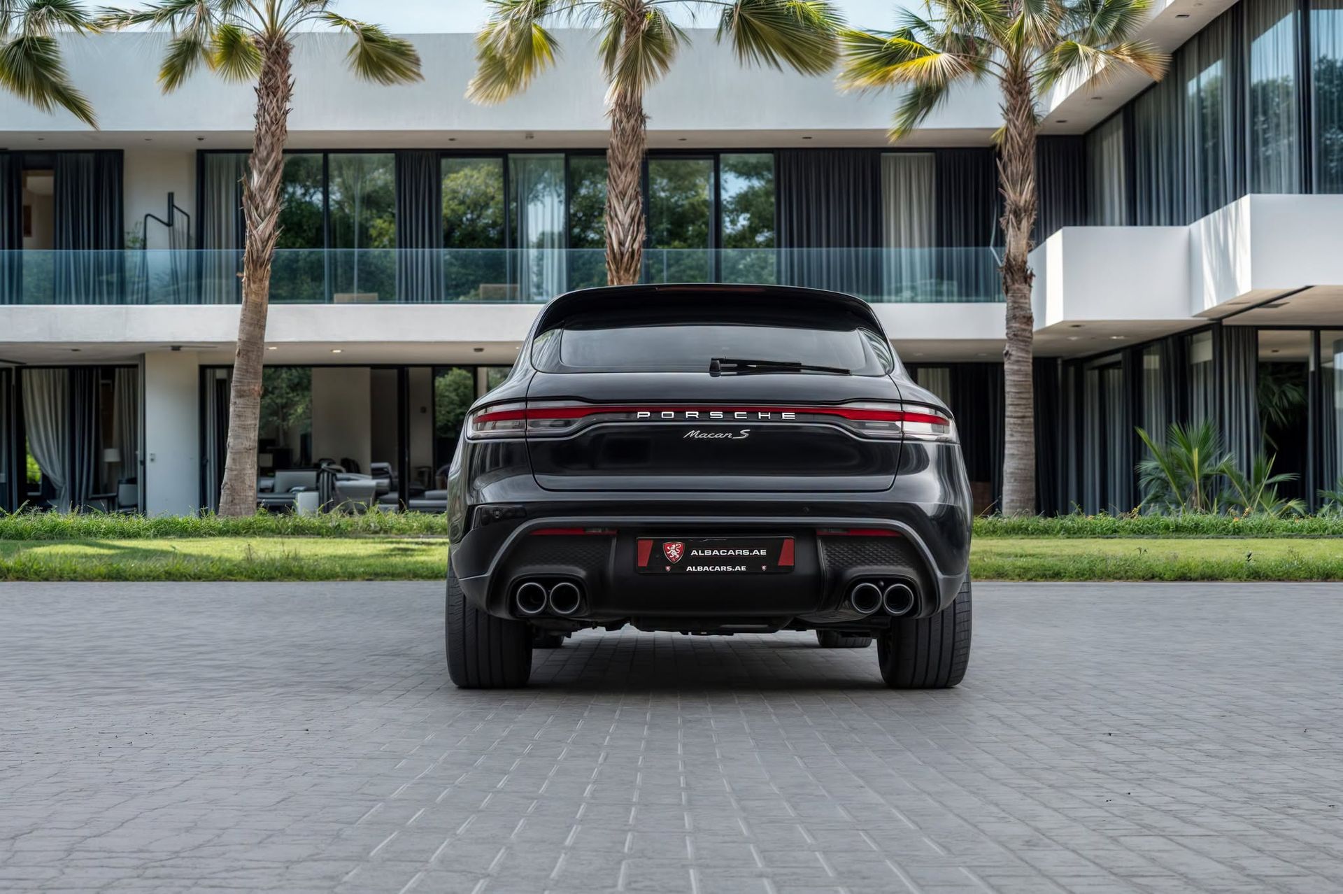 2024 Porsche Macan photo 3