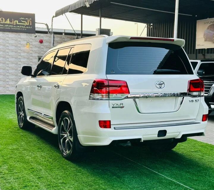 2021 Toyota Land Cruiser photo 3
