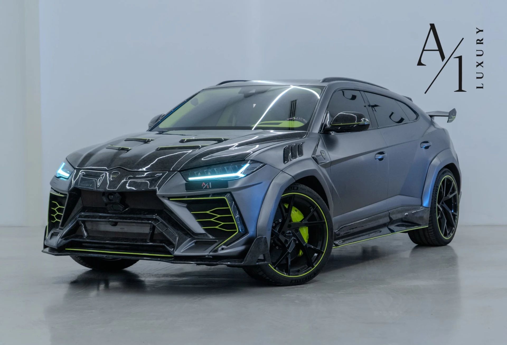 2022 Lamborghini Urus photo 2