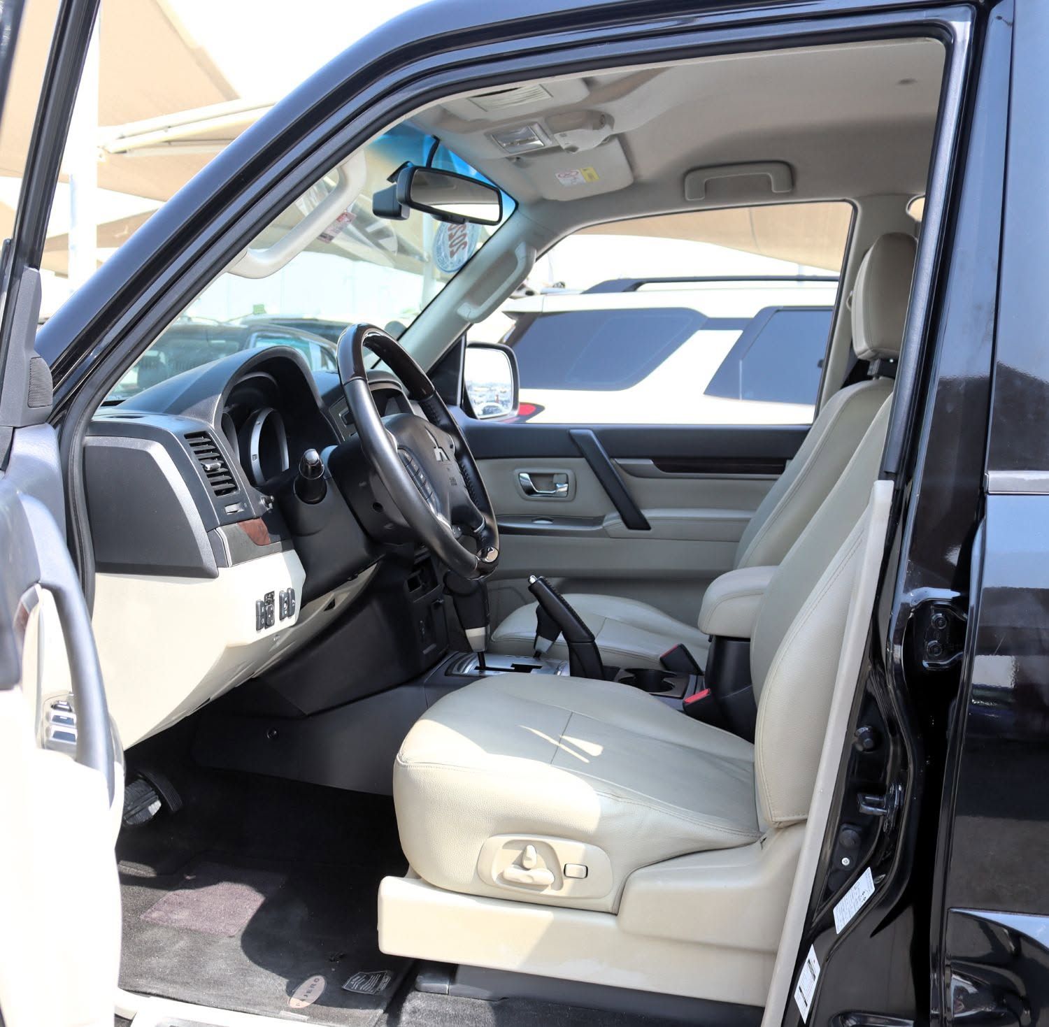 2020 Mitsubishi Pajero photo 4