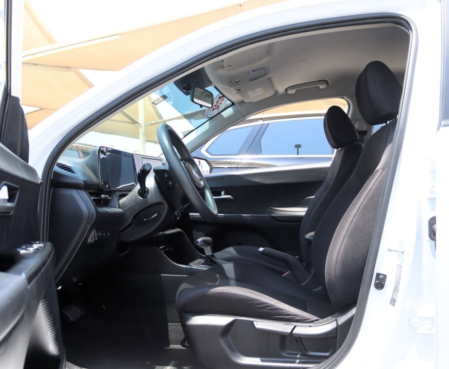 2025 Hyundai Accent photo 3