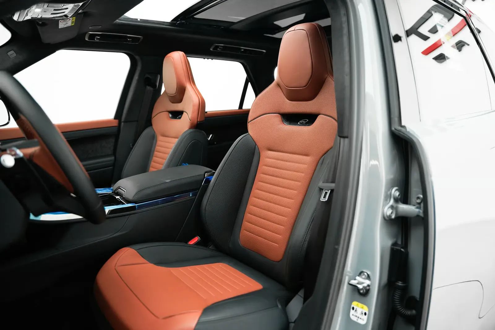 2025 Land Rover Range Rover Sport photo 4