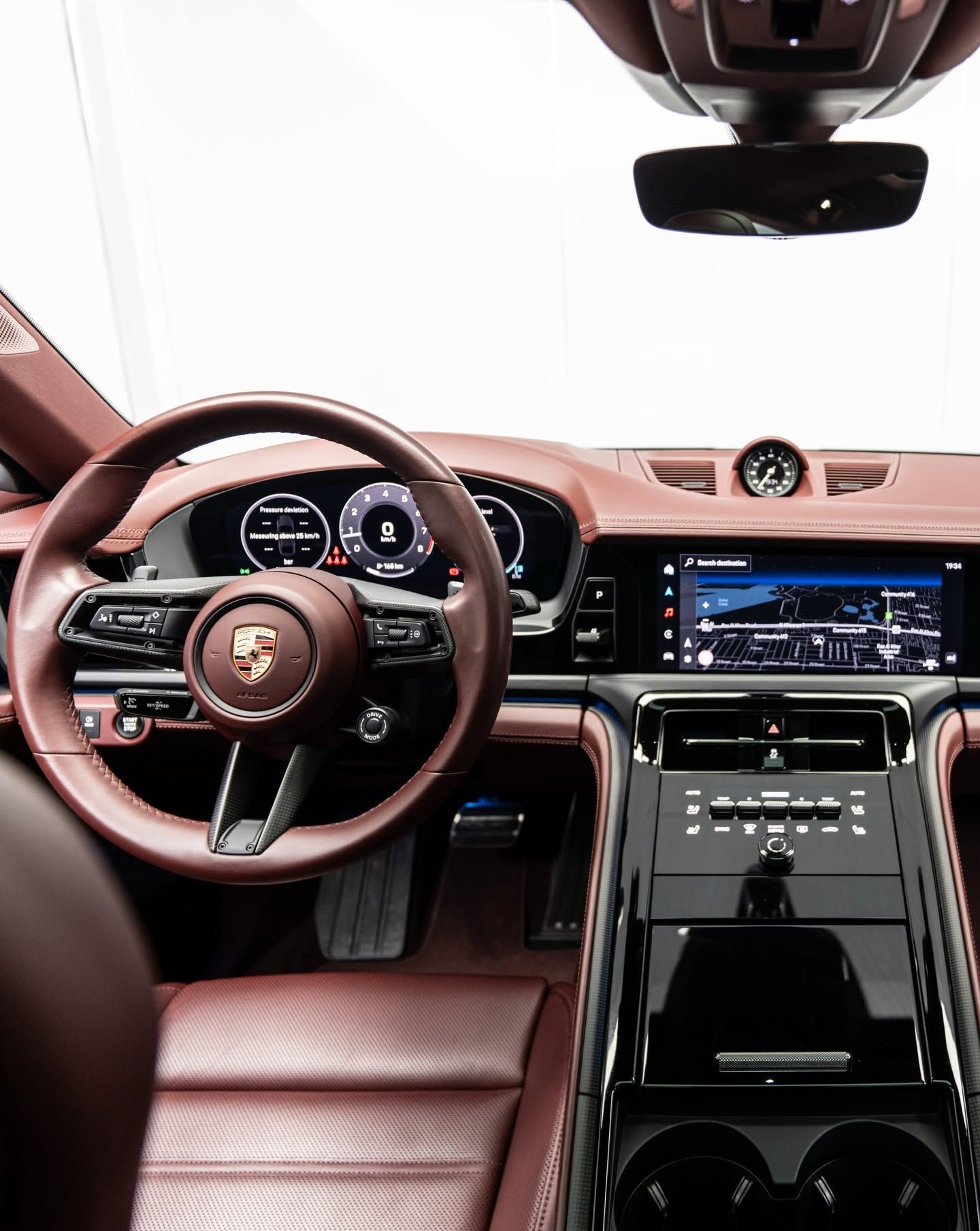 2025 Porsche Panamera photo 2