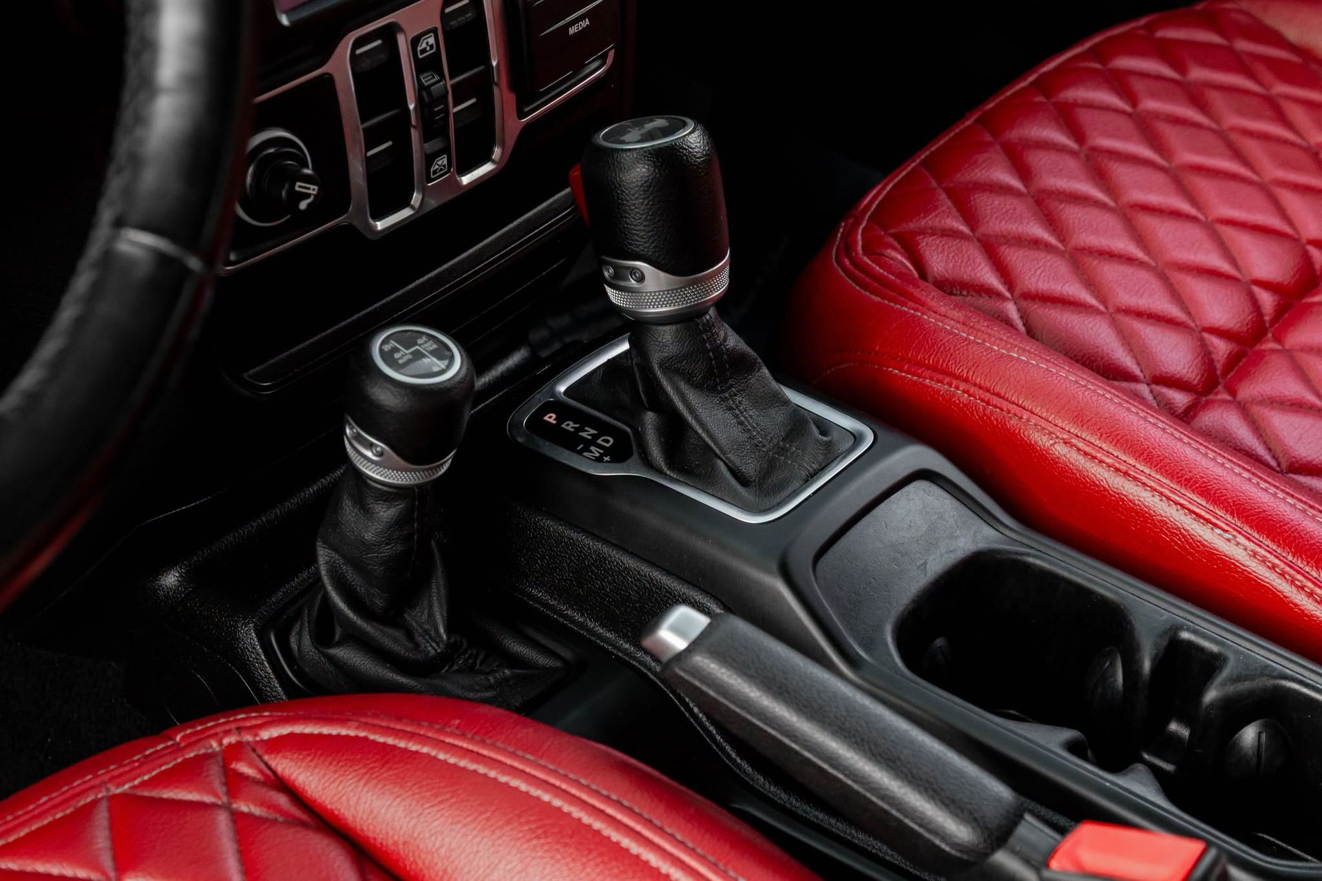 2020 Jeep Wrangler photo 4
