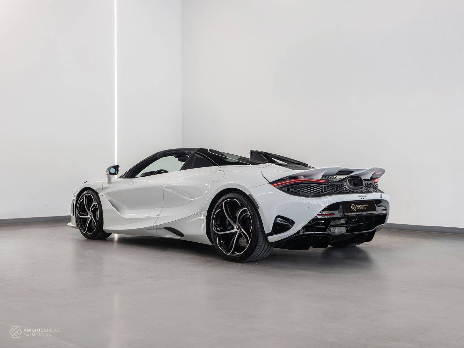 2024 McLaren 720S photo 2