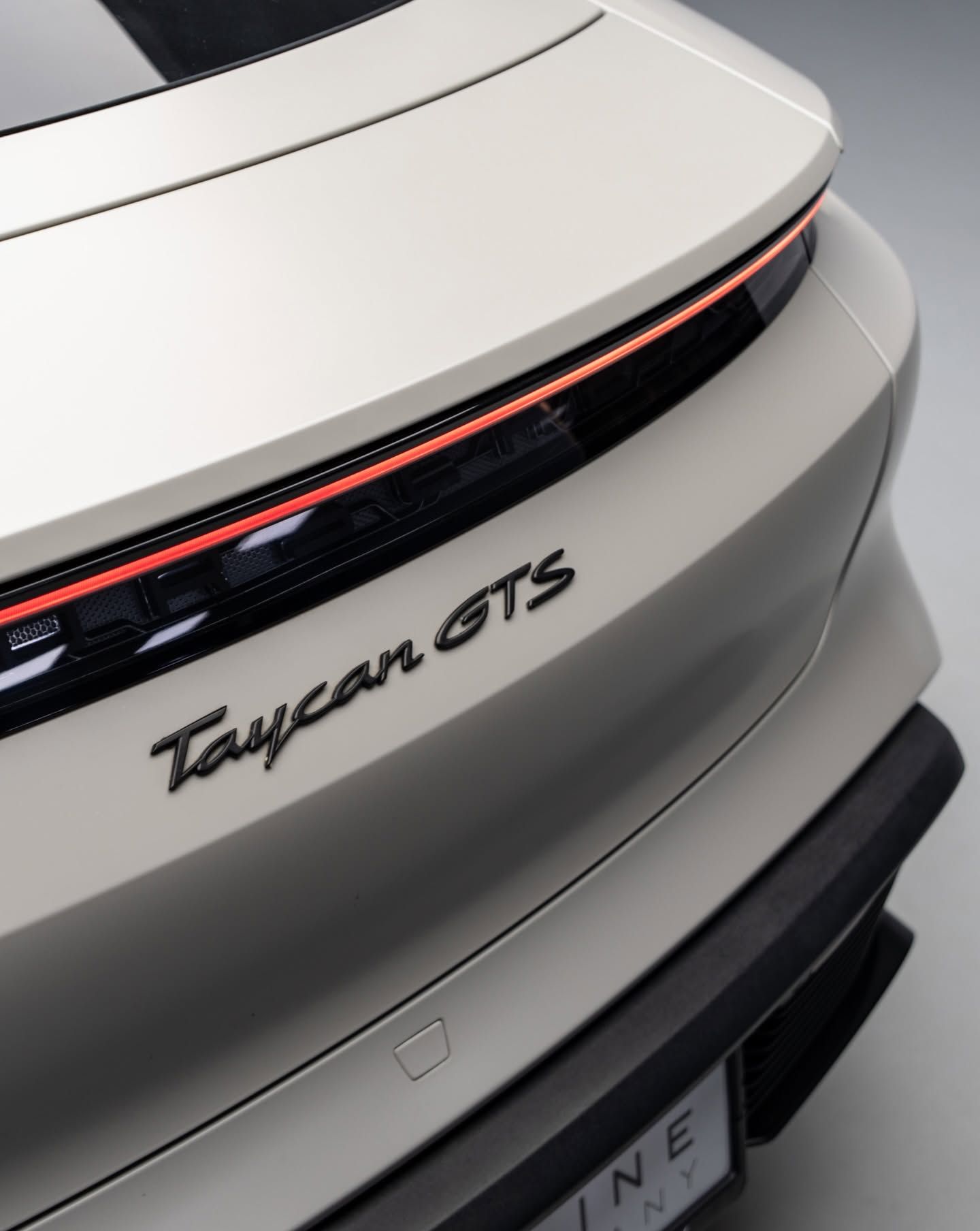 2024 Porsche Taycan photo 5