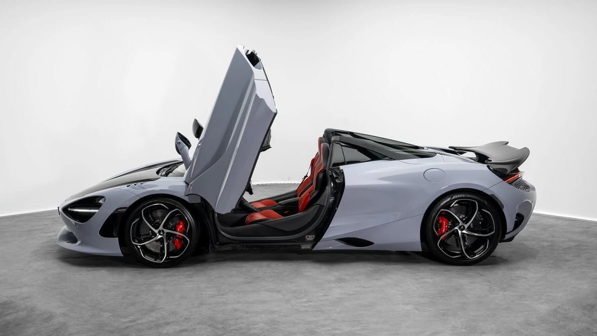2024 McLaren 750s photo 2