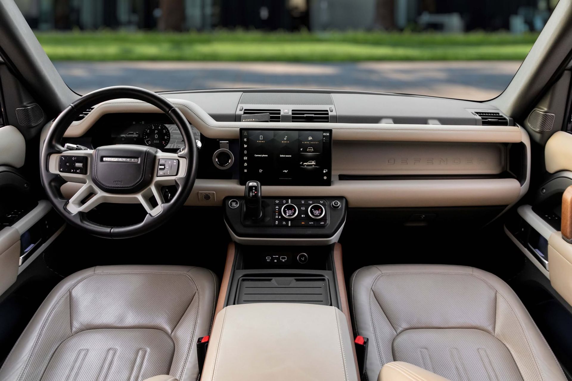 2022 Land Rover Defender photo 2