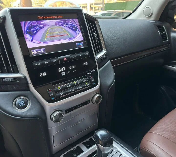 2021 Toyota Land Cruiser photo 5