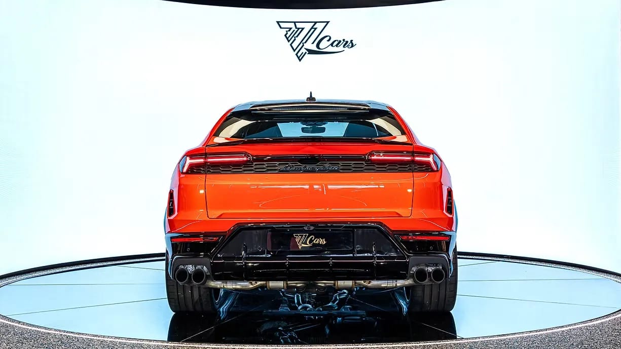2026 Lamborghini Urus photo 3