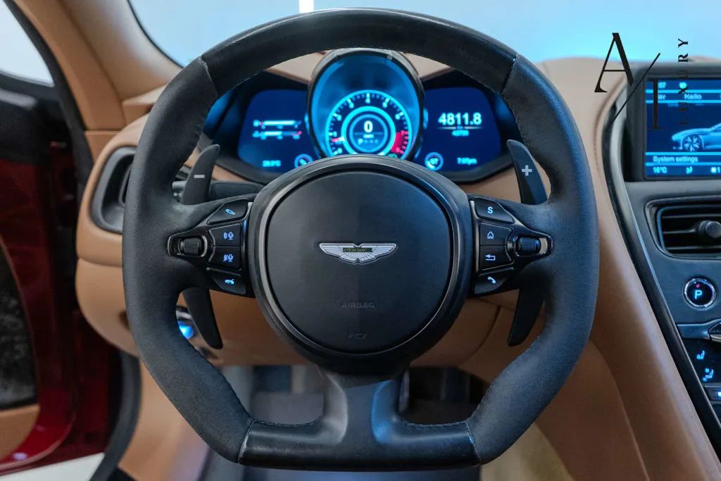 2019 Aston Martin DBS photo 5