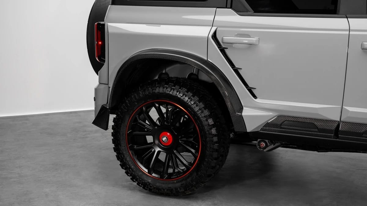 2025 Ford Bronco photo 3