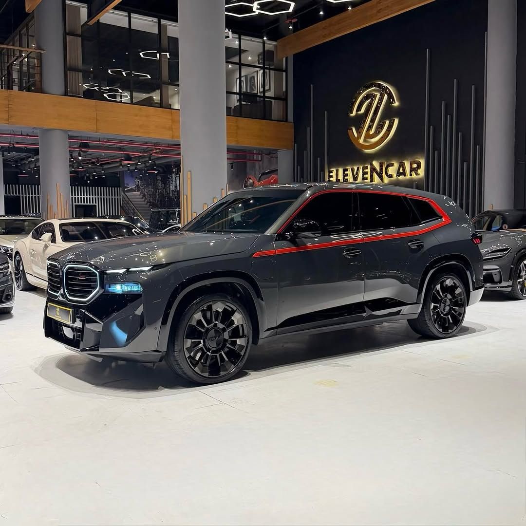 2025 BMW XM photo 2