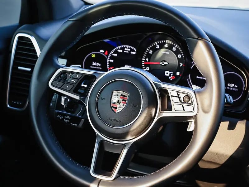 2023 Porsche Cayenne photo 4