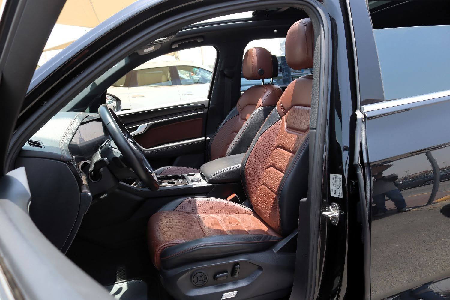 2023 Volkswagen Touareg photo 5
