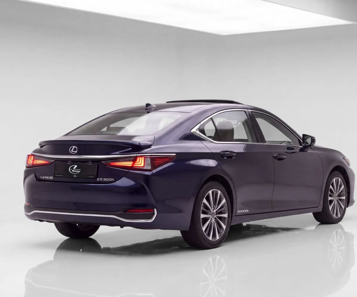 2024 Lexus ES photo 2