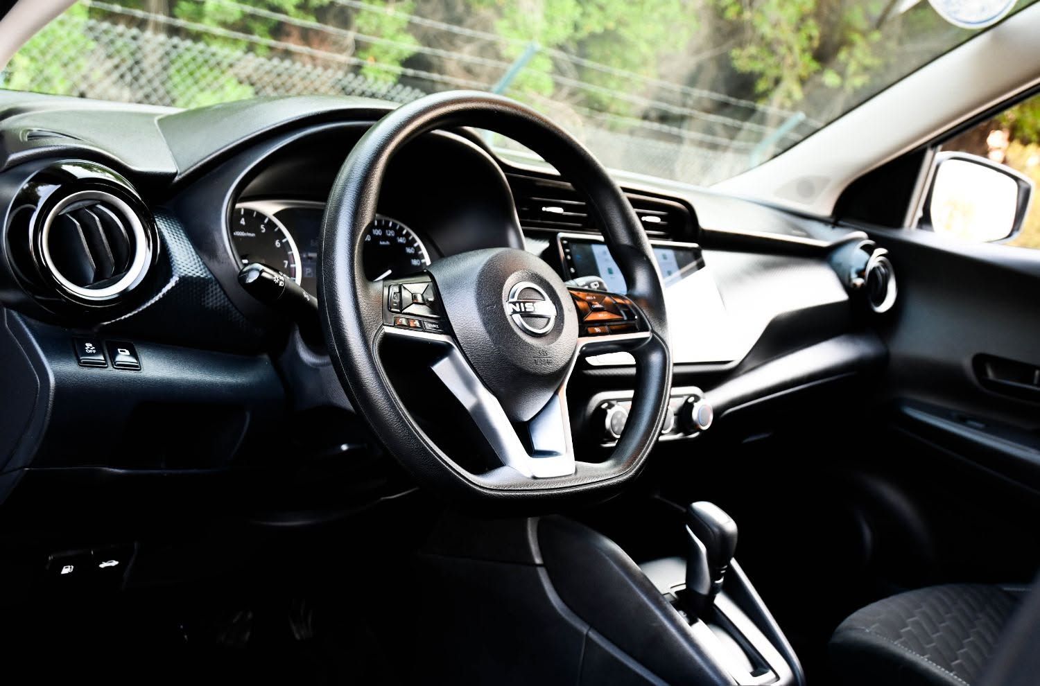 2024 Nissan Kicks photo 2