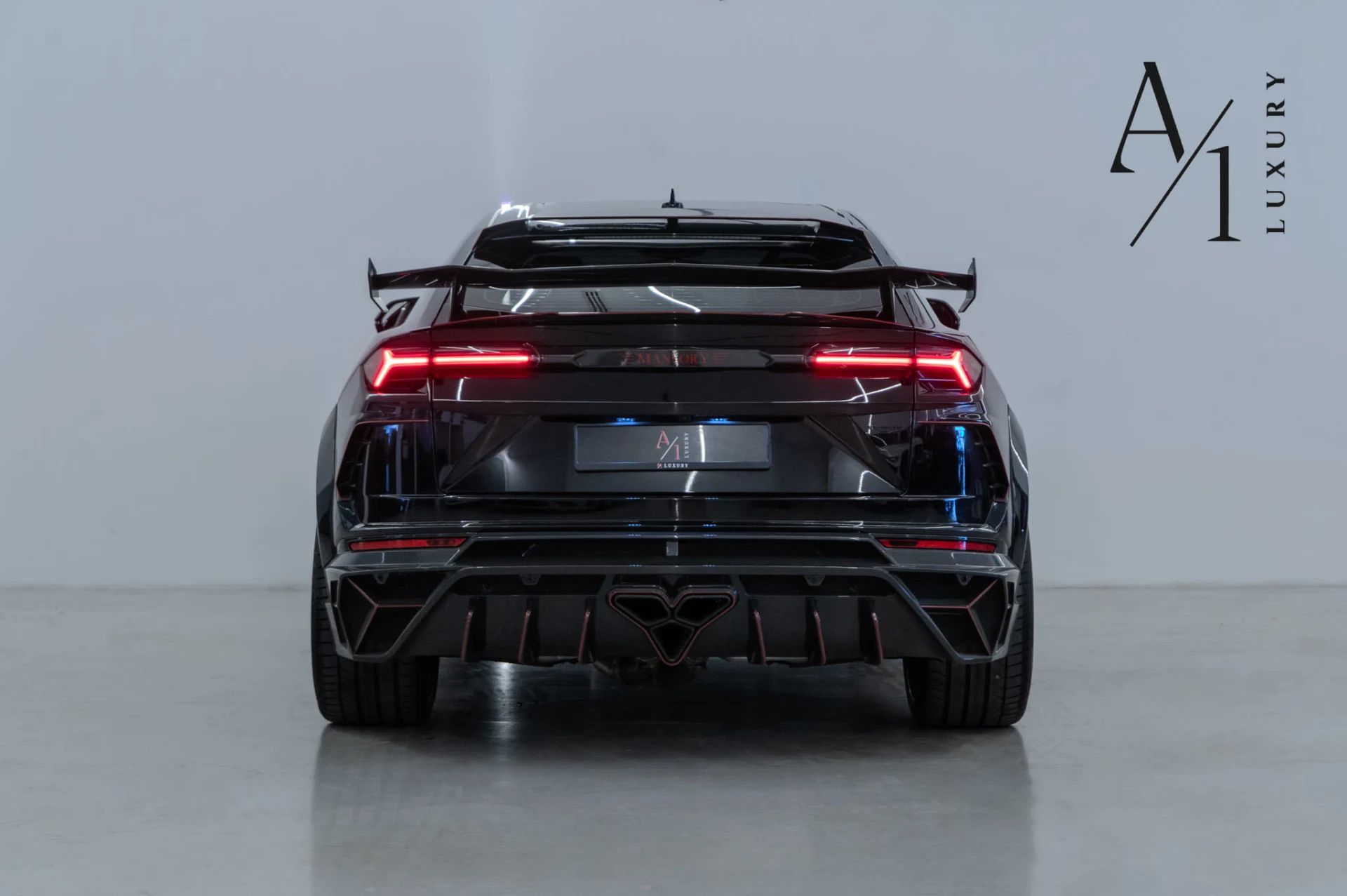 2021 Lamborghini Urus photo 3
