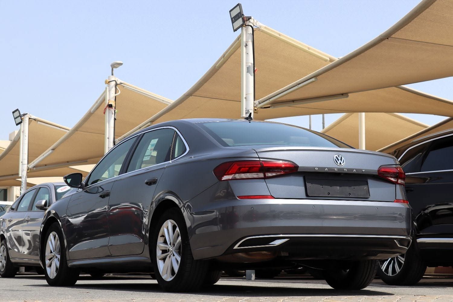 2021 Volkswagen Passat photo 3